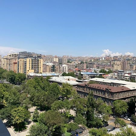 Modern Apartment For Rent In Buzand Street Bu944 耶烈万 外观 照片