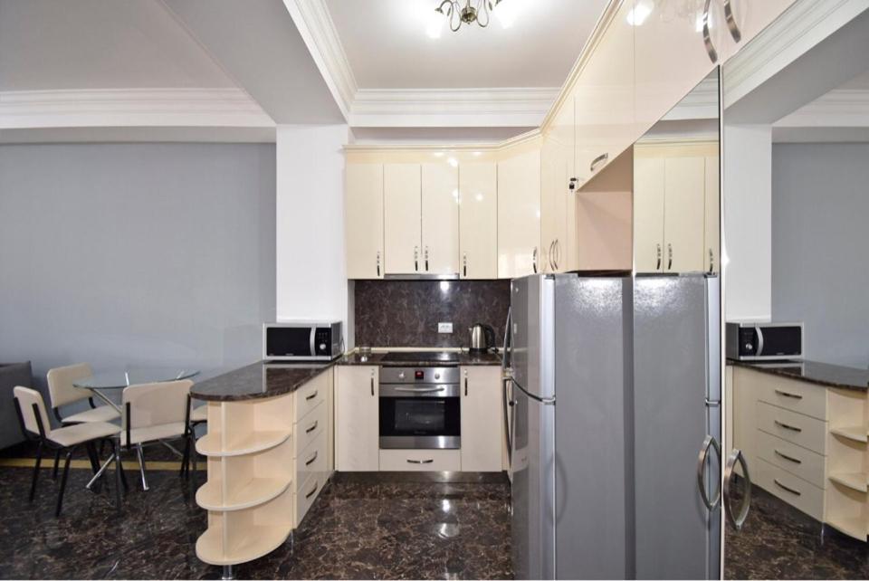 Modern Apartment For Rent In Buzand Street Bu944 耶烈万 外观 照片