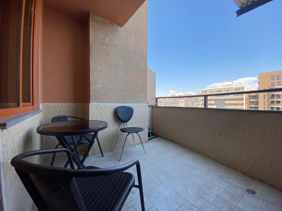 Modern Apartment For Rent In Buzand Street Bu944 耶烈万 外观 照片