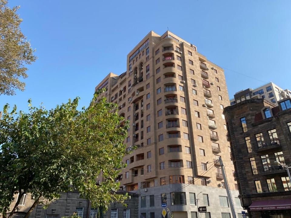 Modern Apartment For Rent In Buzand Street Bu944 耶烈万 外观 照片