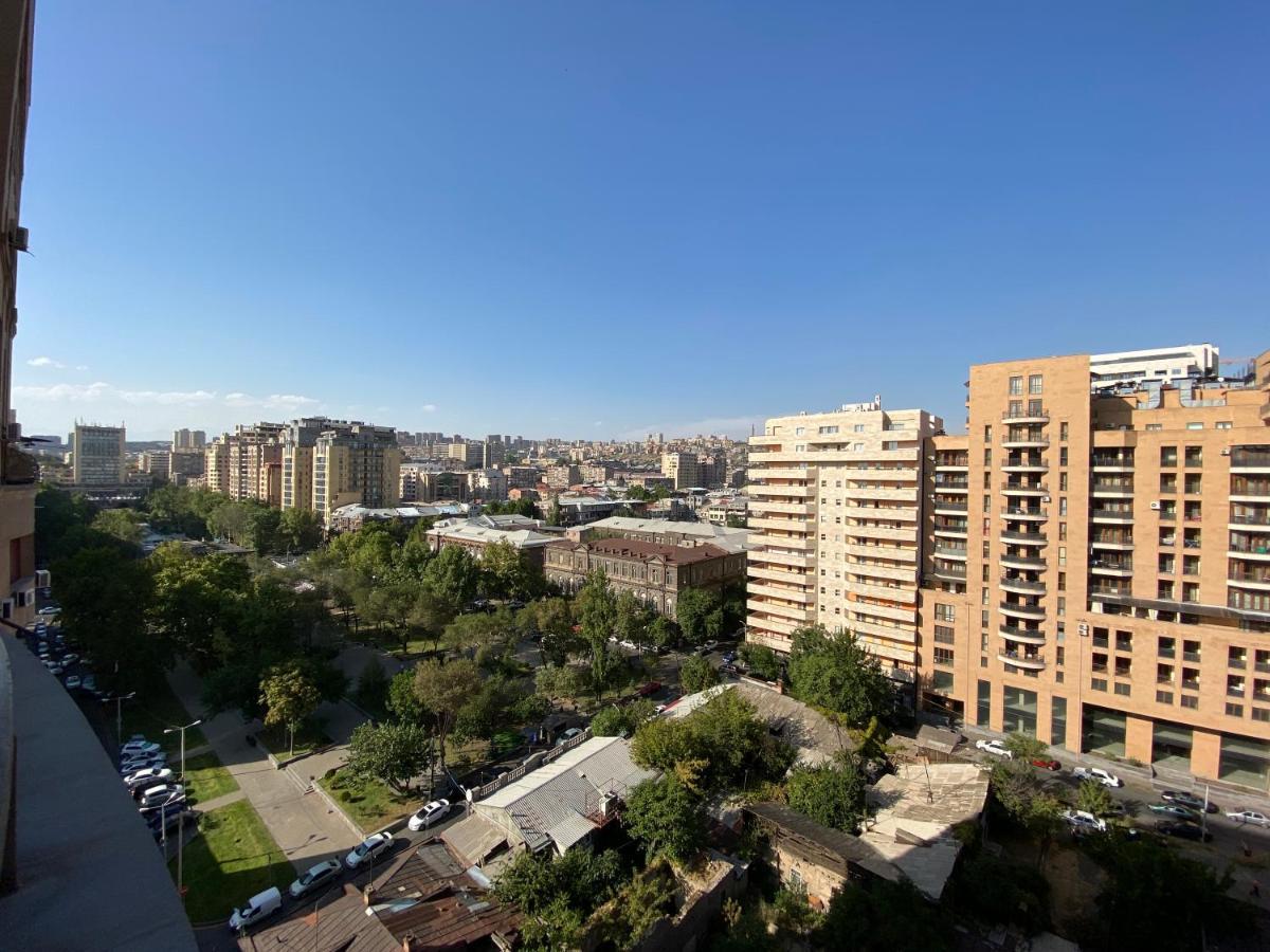 Modern Apartment For Rent In Buzand Street Bu944 耶烈万 外观 照片