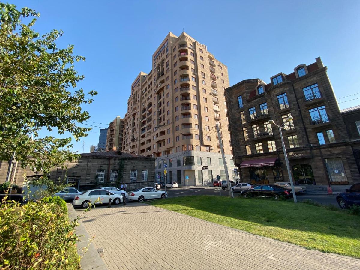 Modern Apartment For Rent In Buzand Street Bu944 耶烈万 外观 照片
