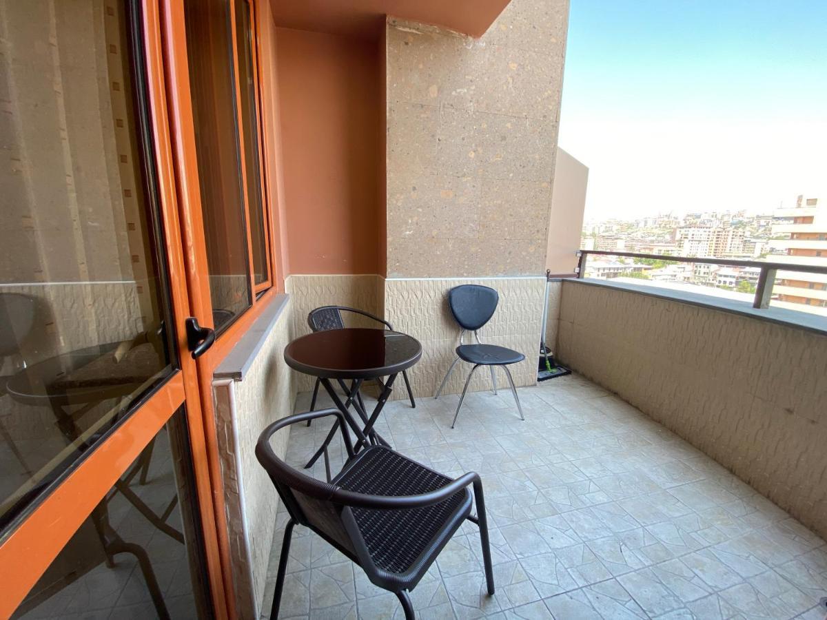 Modern Apartment For Rent In Buzand Street Bu944 耶烈万 外观 照片