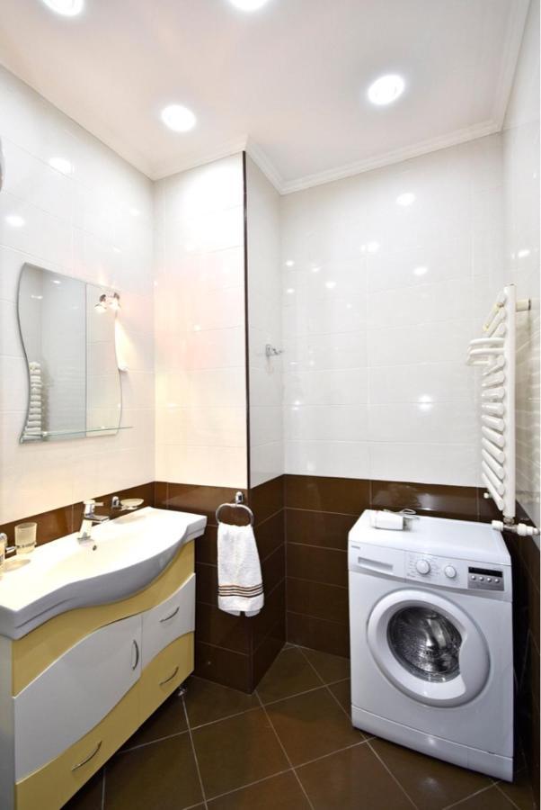 Modern Apartment For Rent In Buzand Street Bu944 耶烈万 外观 照片