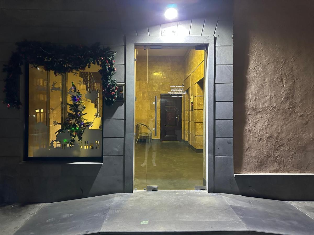 Modern Apartment For Rent In Buzand Street Bu944 耶烈万 外观 照片