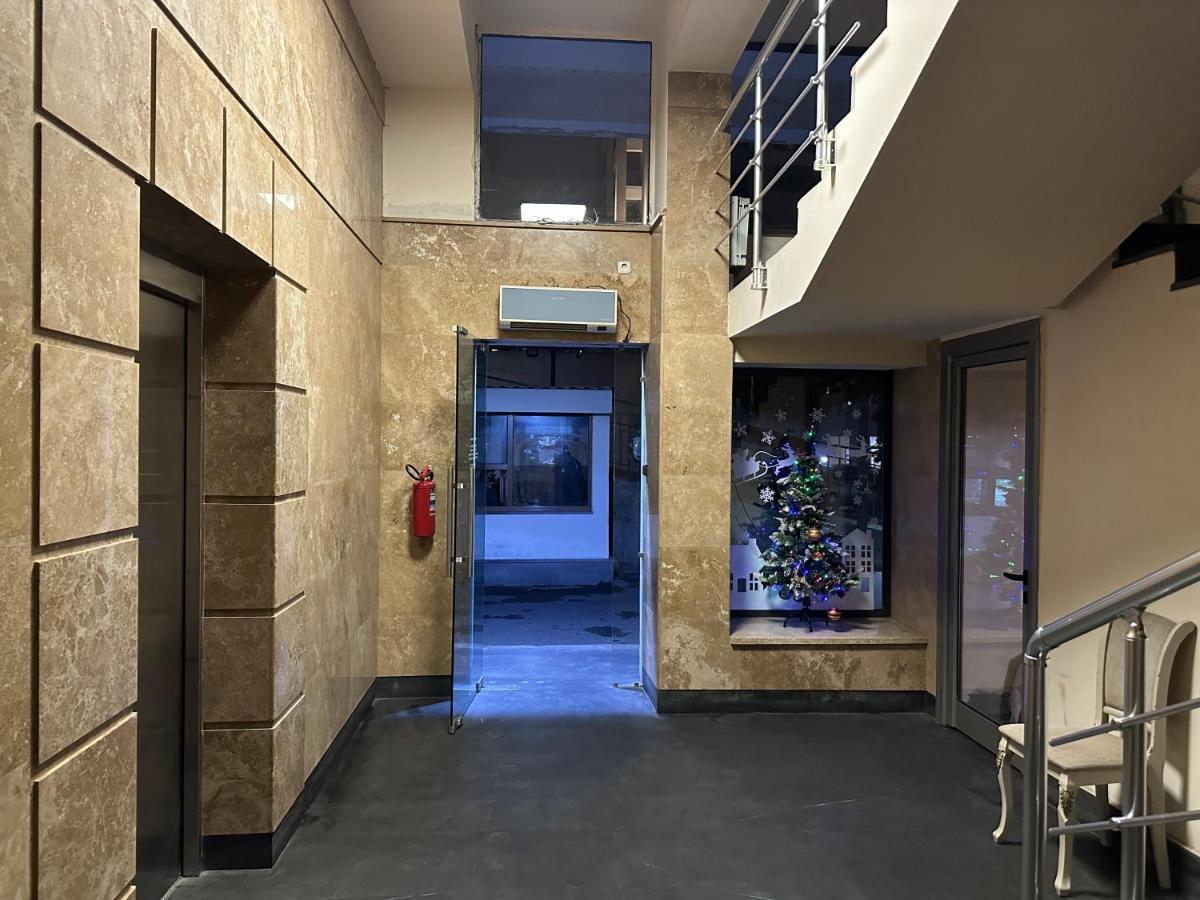 Modern Apartment For Rent In Buzand Street Bu944 耶烈万 外观 照片